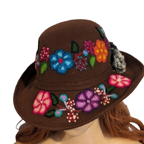 Peruvian hat/Andean hat/ handmade embroidery made by artisan/ floral style - Picture 4 of 4
